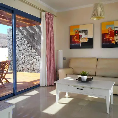 In Playa Blanca Sleeps 4 Includes Air Con And Wifi 0 *